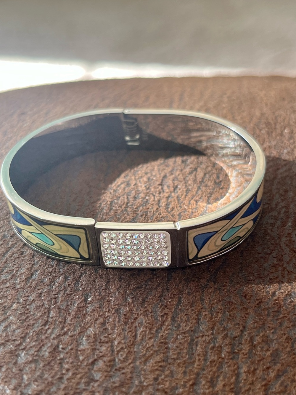 Enamel hinged bracelet - Picture 2 of 3